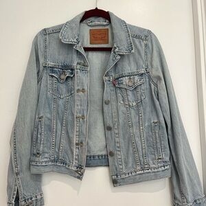 Levi's Women's Classic Light Blue Jean Jacket